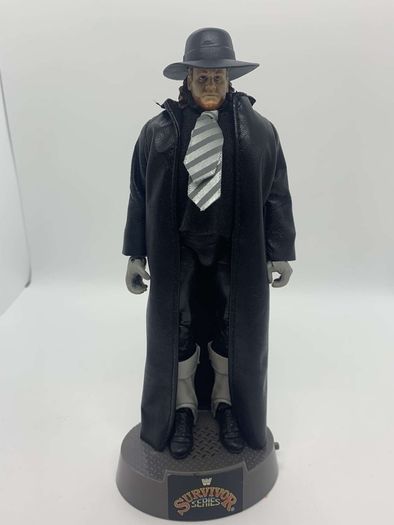 wwe elite Wrestlemania 34 The Undertaker with entrance greats clothing & stand action figure
