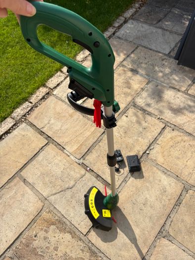 Cordless grass edge trimmer