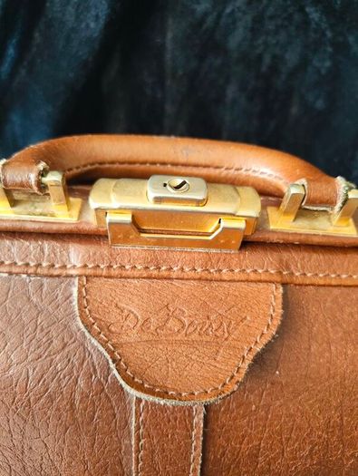 De  Boissy vintage leather Gladstone doctor bag