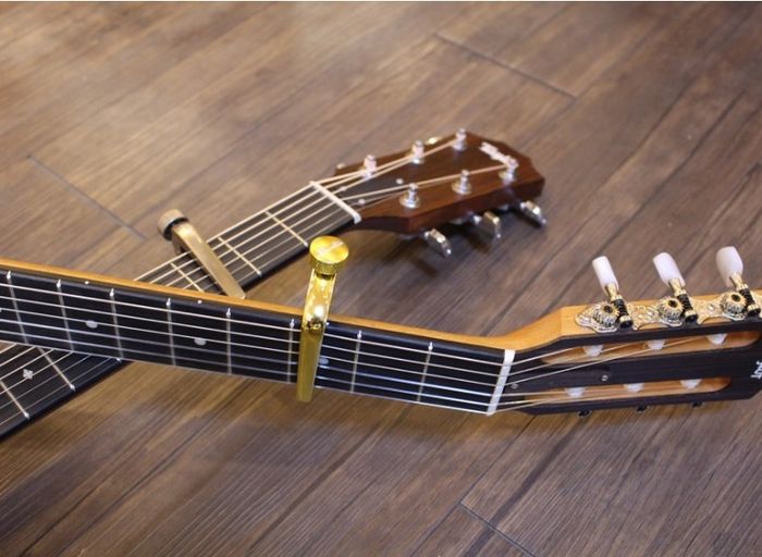 Veintico Universal Guitar Capo (Acoustic/Classical)