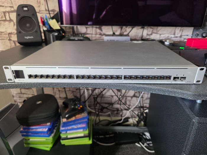 Ubiquiti  Usw-pro-max-24