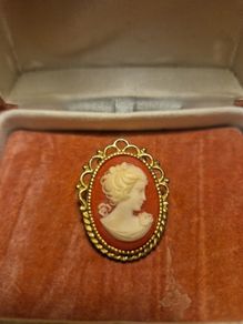 Vintage Cameo Brooch