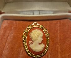 Vintage Cameo Brooch
