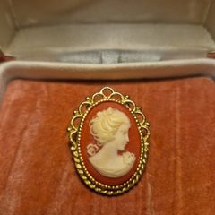 Vintage Cameo Brooch