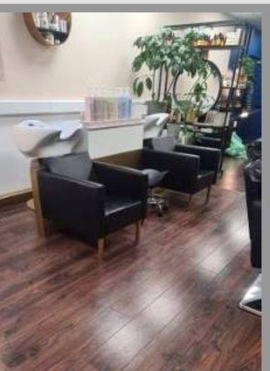 Hairdressing chair to rent /nails/ brows