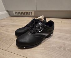 golf shoes