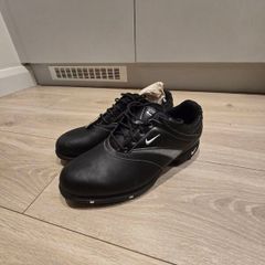 golf shoes