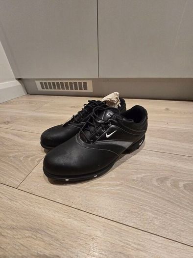 golf shoes
