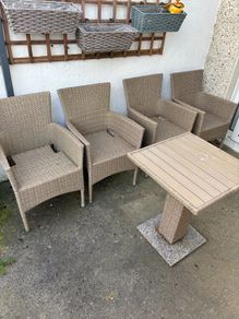 garden table and chairs