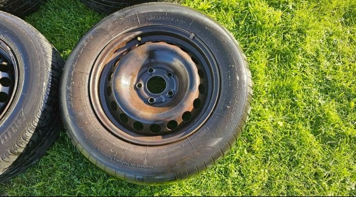 Set of 4 Steel Wheels (with hubcaps) 5x114.3