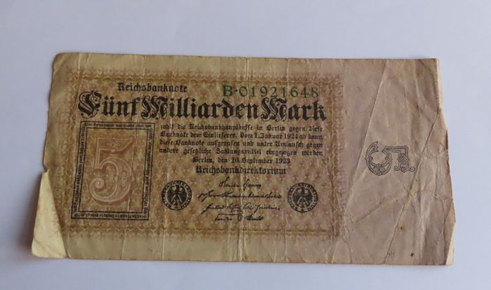 Antique German banknotes & commemorative bank note coins in wood case