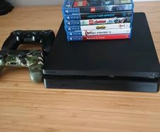 Playstation 4 - x2 Controllers - x6 Games