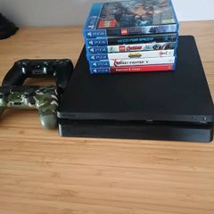Playstation 4 - x2 Controllers - x6 Games