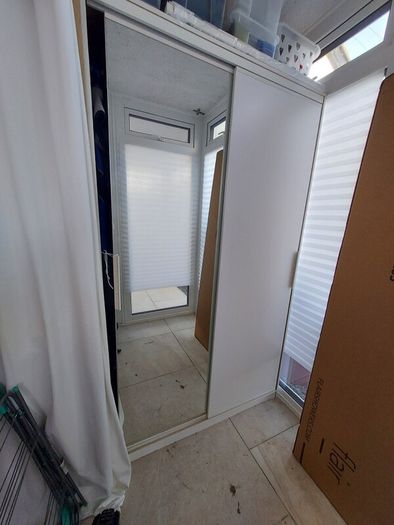 Sliding door wardrobe with mirror - FREE