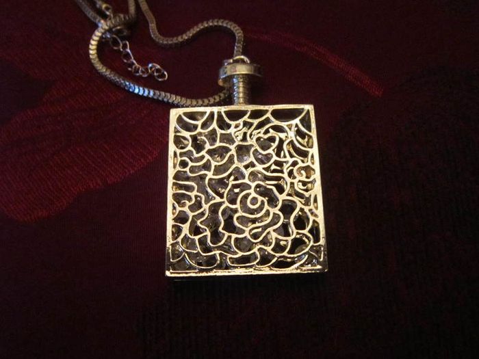 18ct Gold Plated Floating Charm pendant