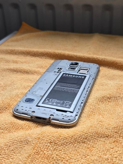 Samsung S5 16GB White Three - Fair Condition