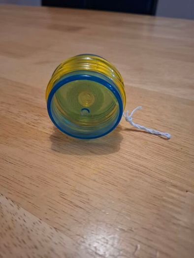 Blue-yellow plastic yoyo