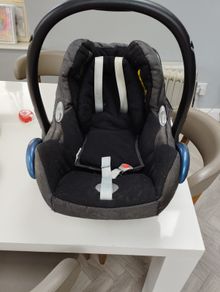 Maxi Cosi Car Seat and Isofix Base