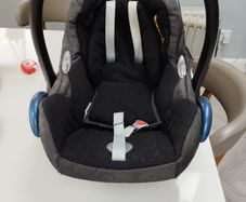 Maxi Cosi Car Seat and Isofix Base