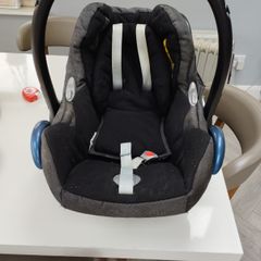 Maxi Cosi Car Seat and Isofix Base
