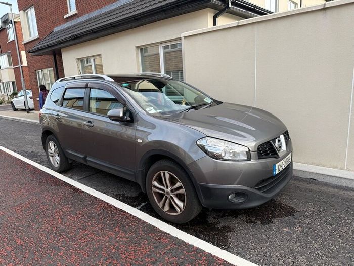 Nissan Qashqai + 2, seven seater, silver grey
