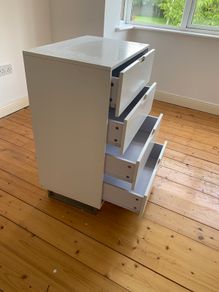 chest of drawers