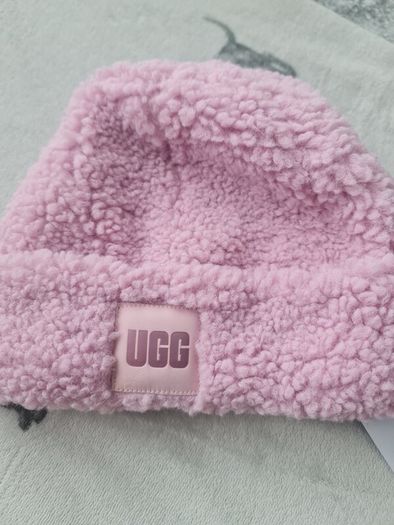 ugg hats 2 of never worn