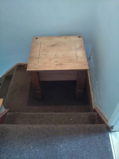 chest of drawers mirror Table