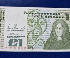Ireland 1989 1 Pound Queen Medb Banknote