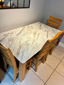 Dining Room Table & Chairs