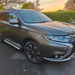 Mitsubishi Outlander GX5hs HYBRID  (plug in)