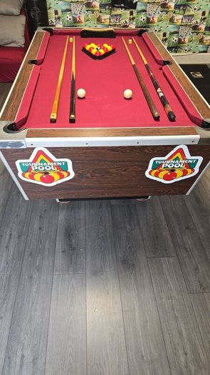 Pool table