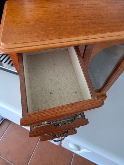 Jewelry box