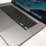 German keyboard Macbook Pro 2019 i7 16 inch 1TB Image 5