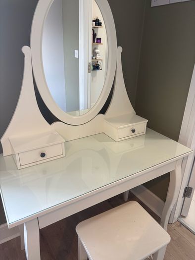 Vanity table