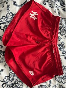 New Never worn Nike shorts Size S