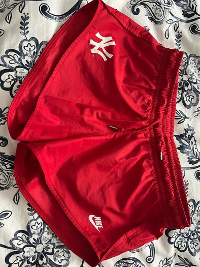 New Never worn Nike shorts Size S
