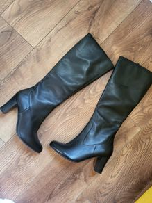 Black heeled boots