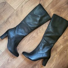 Black heeled boots