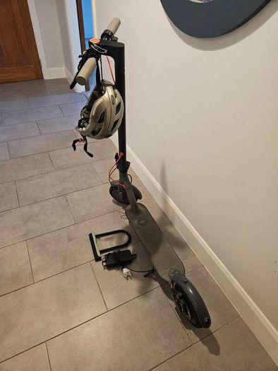AOVOPRO ES80 Electric Scooter- Good Condition