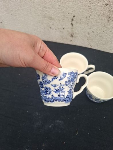 3 blue willow style tea cups postage possible