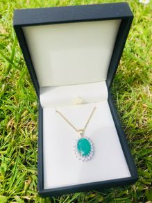 9ct Yellow Gold Agate Pendant & Chain