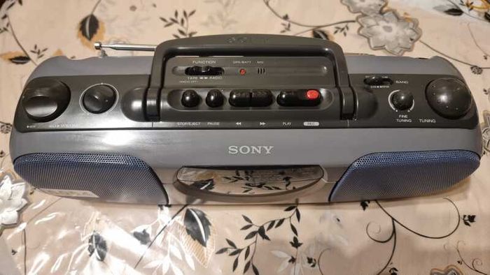 From 1993 Sony CFS-E10L, works good. See pictures.