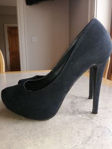 Dorothy Perkins round toe hight heel stilettos Size 5 UK women's suaede material Excellent condition worned a hand full of times 4.5 inch heel