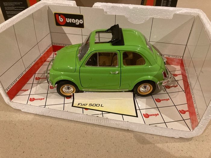 Fiat 500 L 1/16 Burago