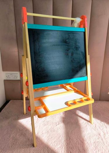 Easel. 3 on 1 Kids Easel