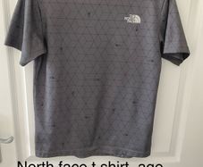 Boys north face t shirt