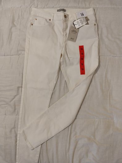 White Super stretch Jeans, New With Tags