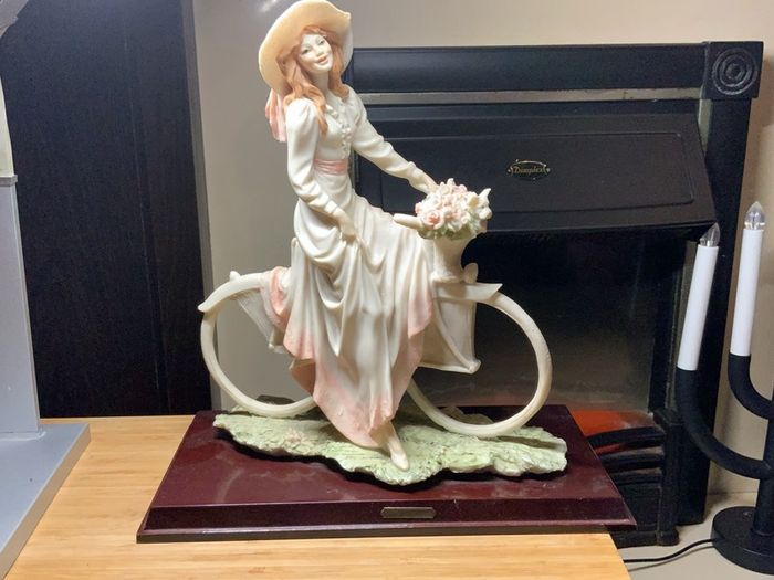 Figurines