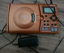 Tascam CD-GT1MKII portable guitar trainer / WORKS WELL